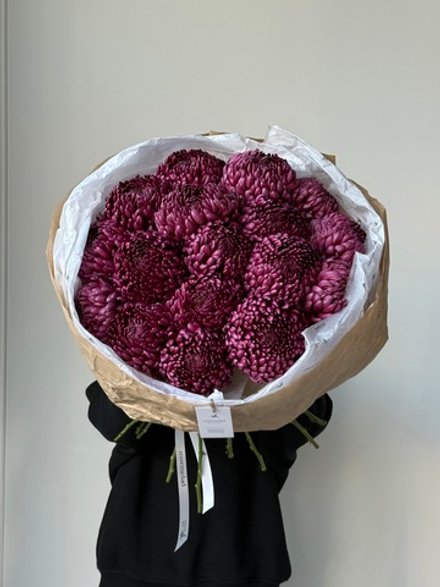 Моно букет из одноголовой хризантемы бигуди в фиолетовом оттенке