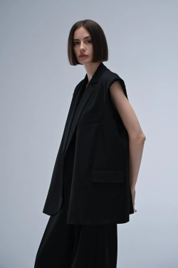 Жилет на пуговицах