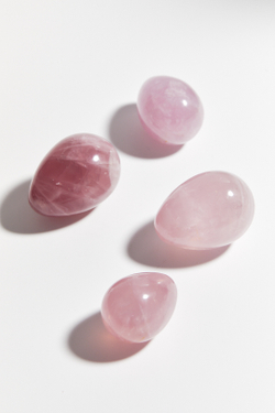 Яйцо из розового кварца M