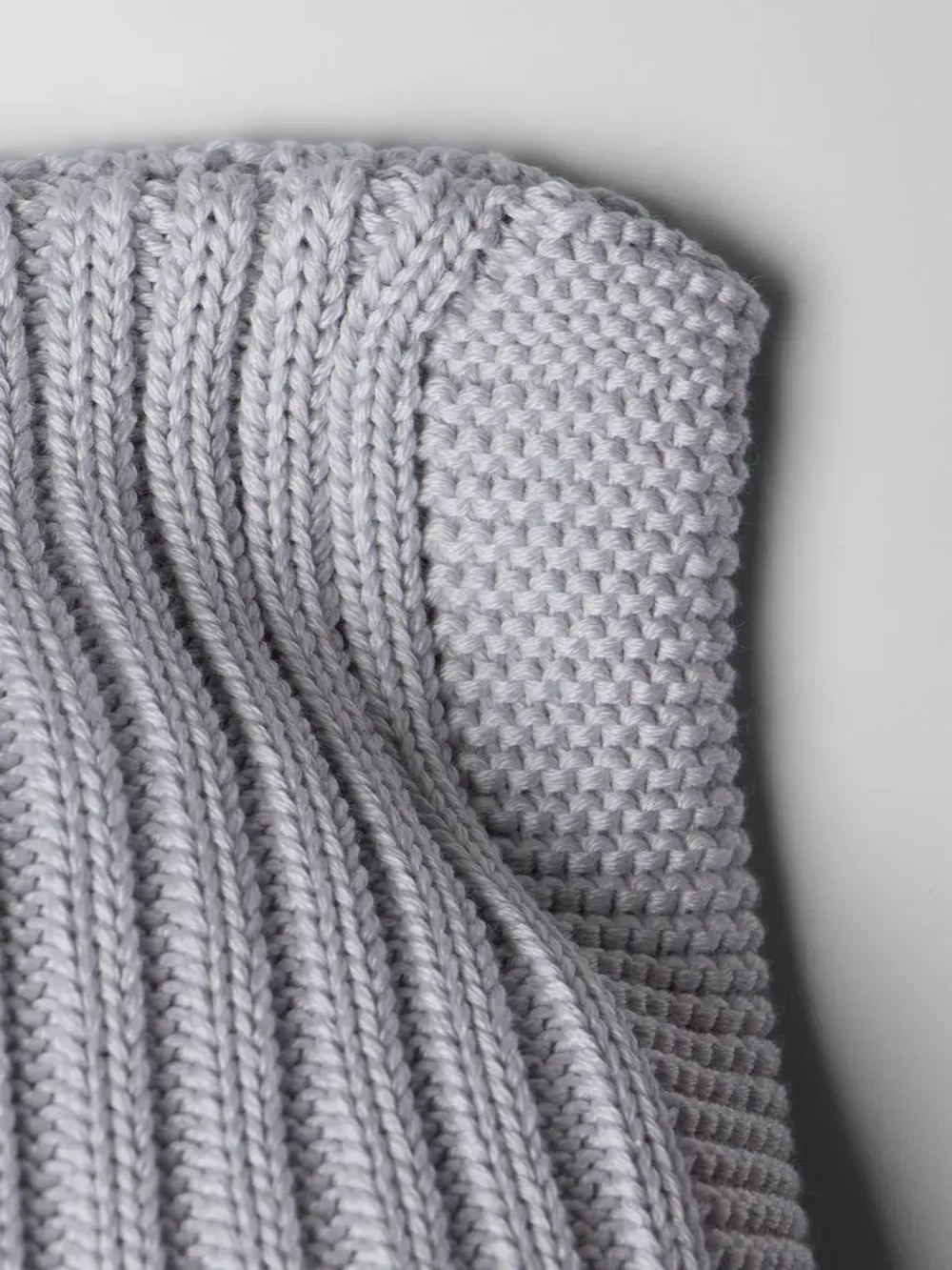 Шапка вязаная с ушками женская на осень