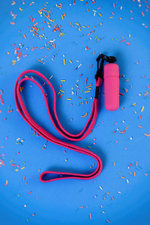 Фиолетовая вибропуля на ремешке - 5,5 см. (Цвет: фиолетовый)