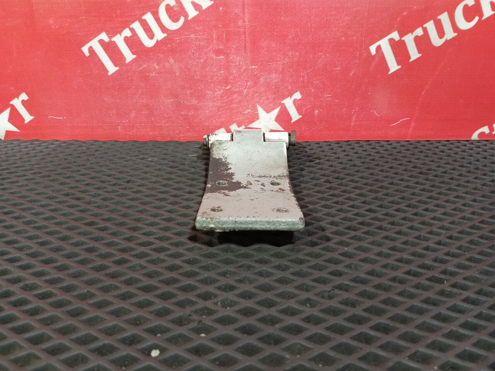 Петля двери