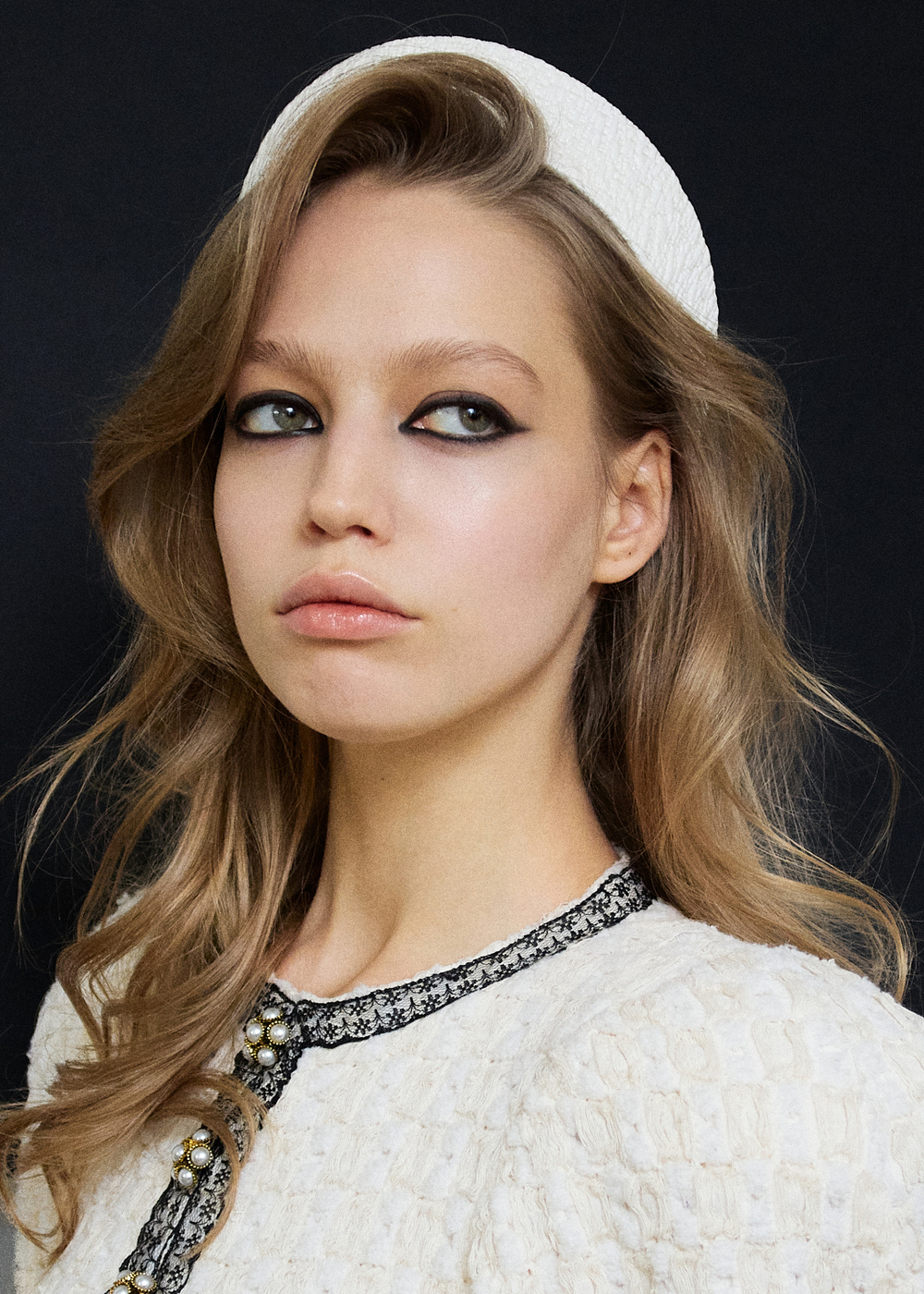 Кокошник из белого жаккарда