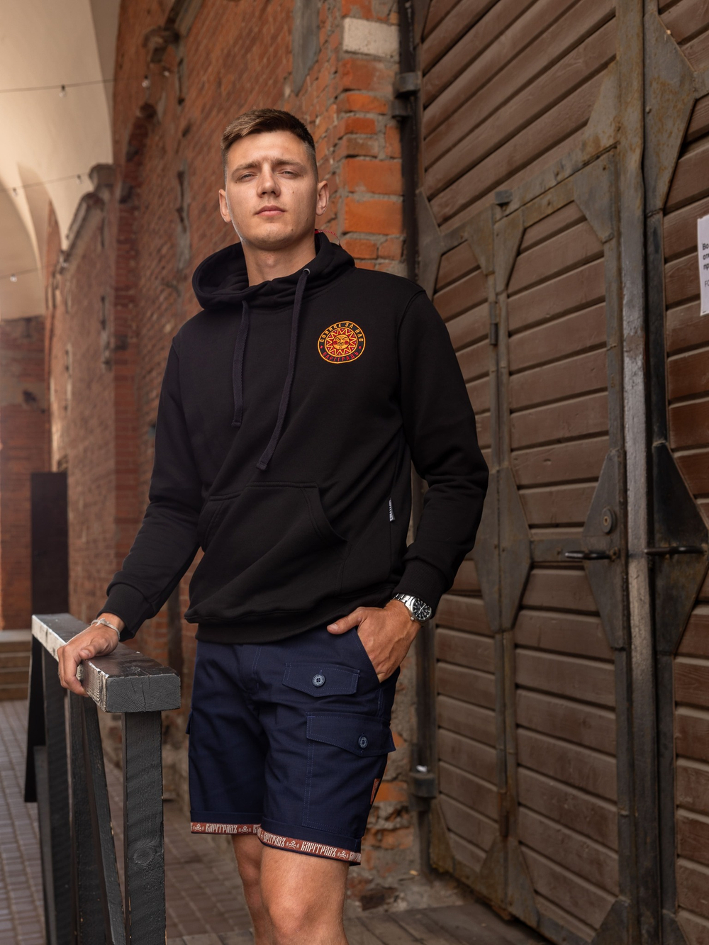 Худи Варгградъ мужская чёрная лого «Солнце за нас» без начеса