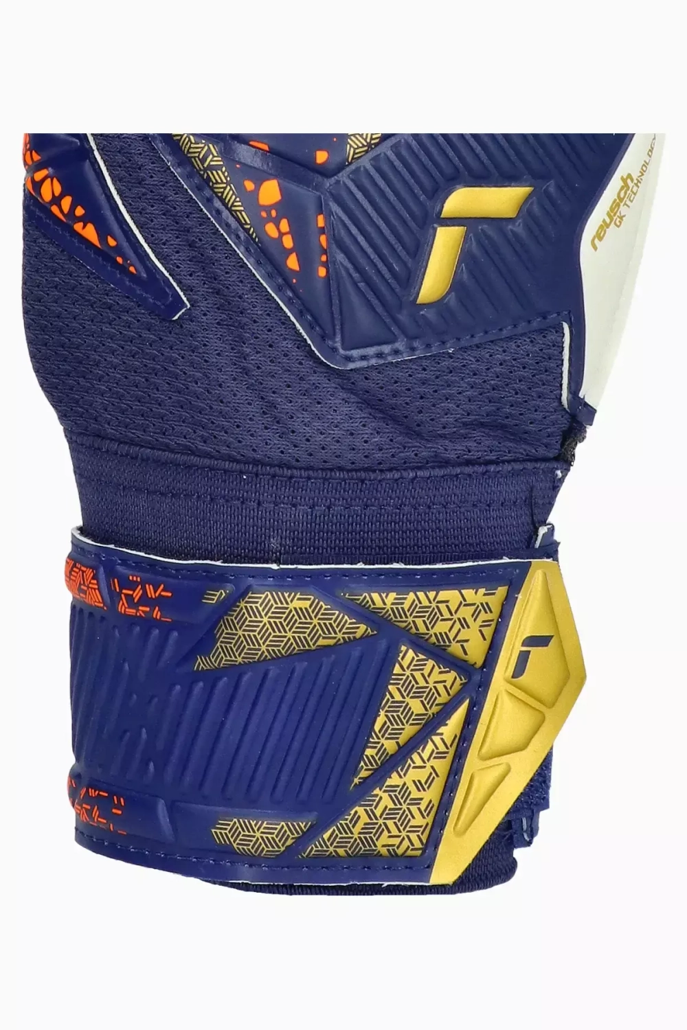 Вратарские перчатки Reusch Attrakt Grip