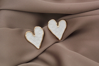 Серьги-гвоздики "Сердце" 24мм, белые