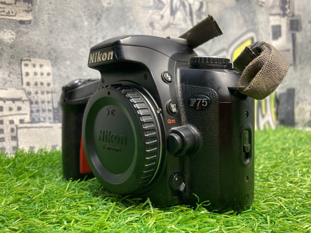 Nikon F75