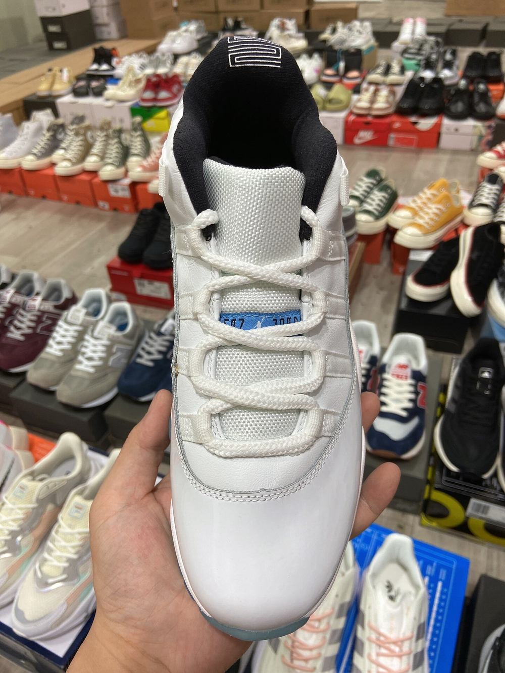 Jordan 11 Retro Low Legend Blue