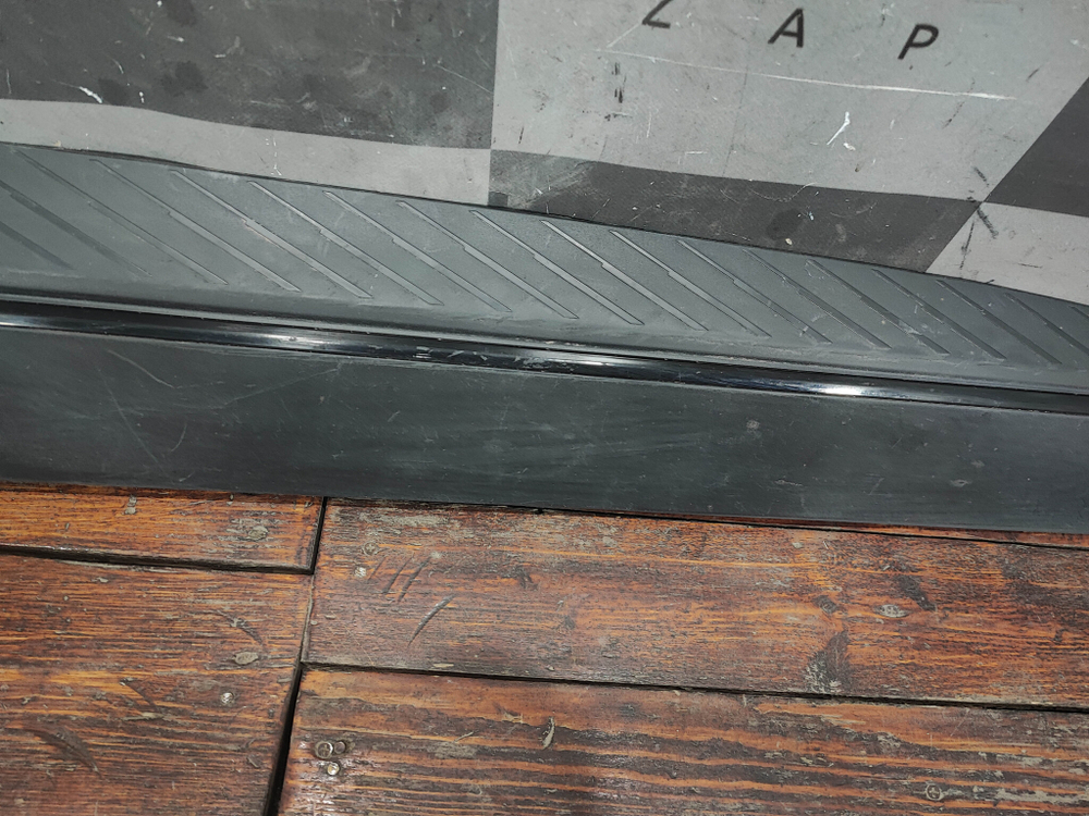 Накладка двери передней правой Jetour Dashing 22-нв Б/У Оригинал F165500220CA