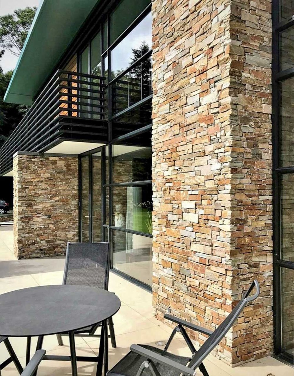 Натуральный камень Кварцит бежевый Pharaon 200x550x20-40 Грубый камень