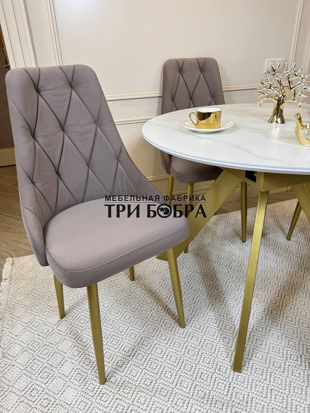 Круглый раздвижной стол "Бонжур", керамогранит, белый мрамор и стулья "Лондон"