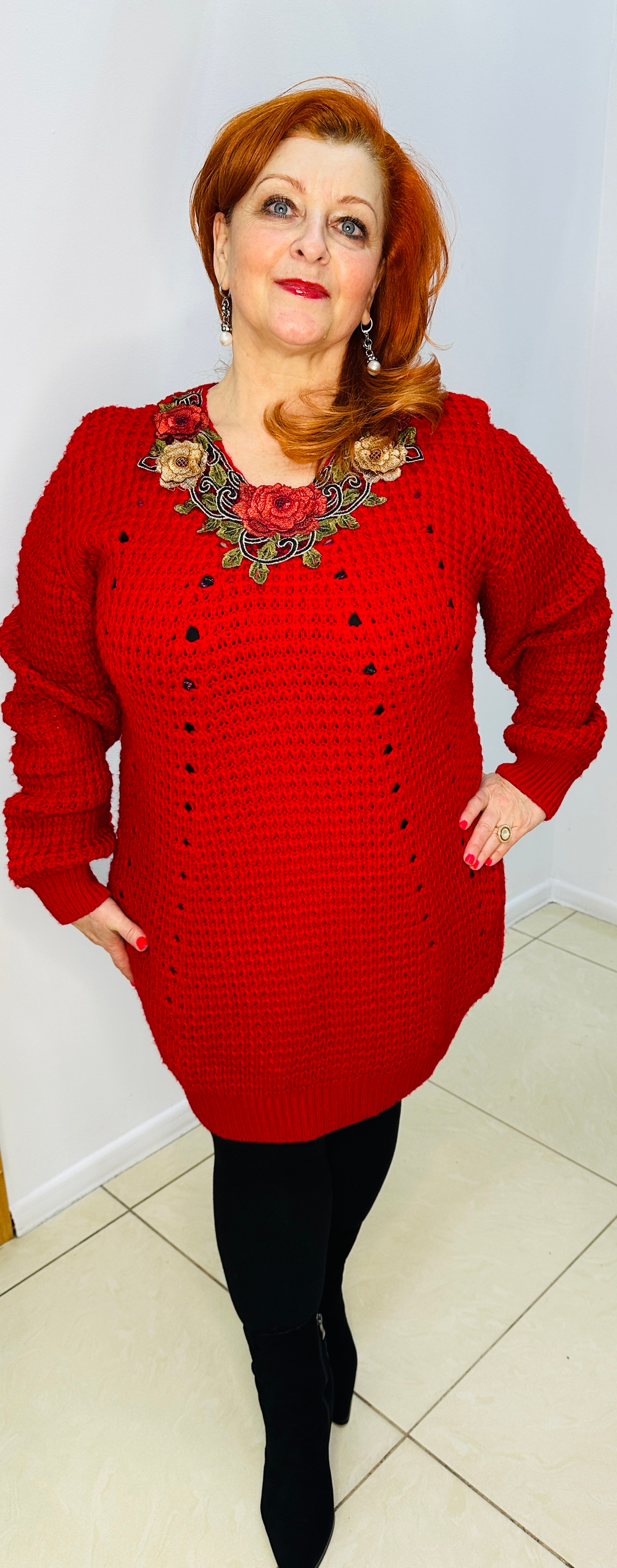 Теплый красный свитер-платье крупной вязки