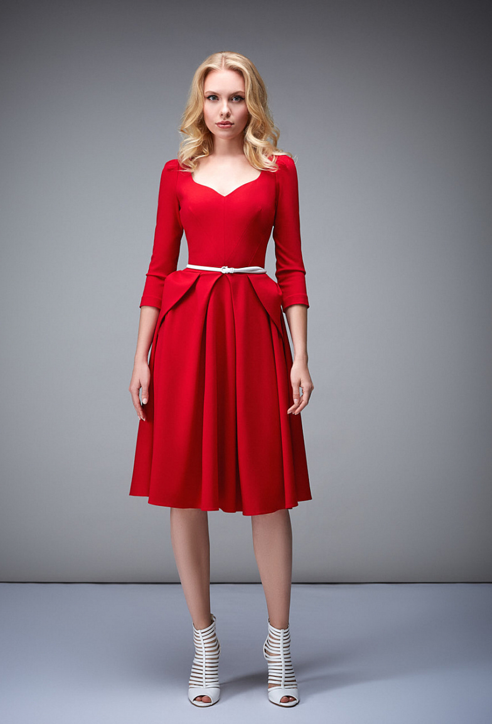 Платье с баской и фигурной горловиной красное 03-03-19FW