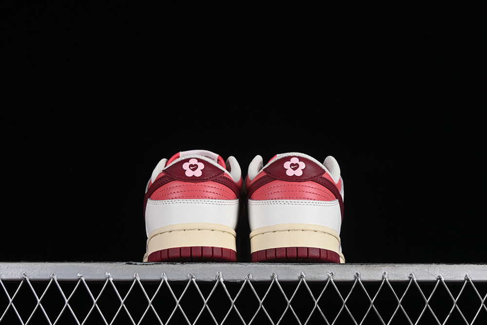 Nike Dunk Low Valentine's Day