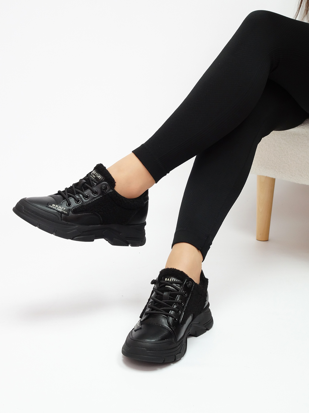 Кроссовки женские демисезонные