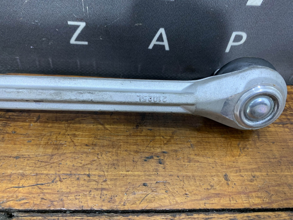 Стойка стабилизатора левая Mercedes E W212 Новая 3671301