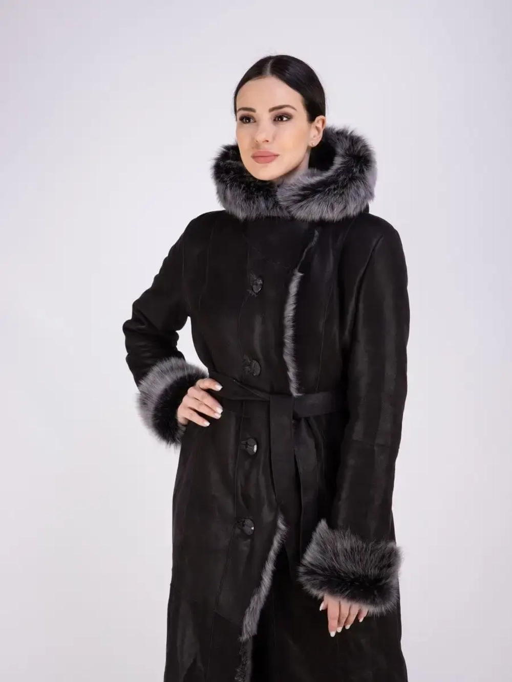 Дубленка зимняя натуральная с капюшоном длинная и теплая