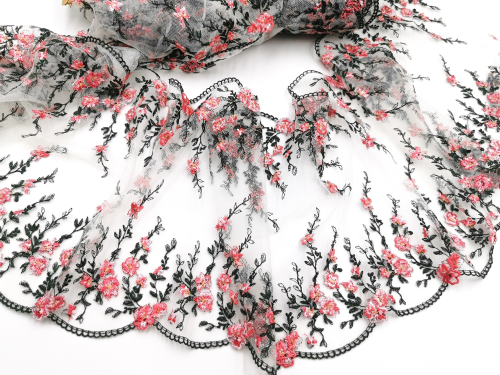 Вышивка на сетке, 24см, малиновые васильки на белом фоне (Артикул: VS-2016), м