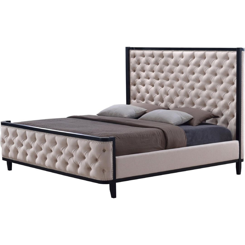 Кровать с каретной стяжкой