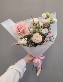 Букет с вербой и эустомой «То, что тебе нужно»