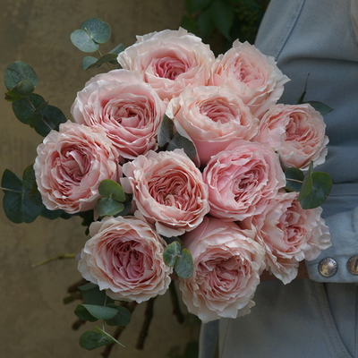 105. Букет из роз Tsumugi