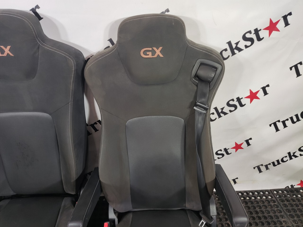 Комплект сидений пневматических 2023г