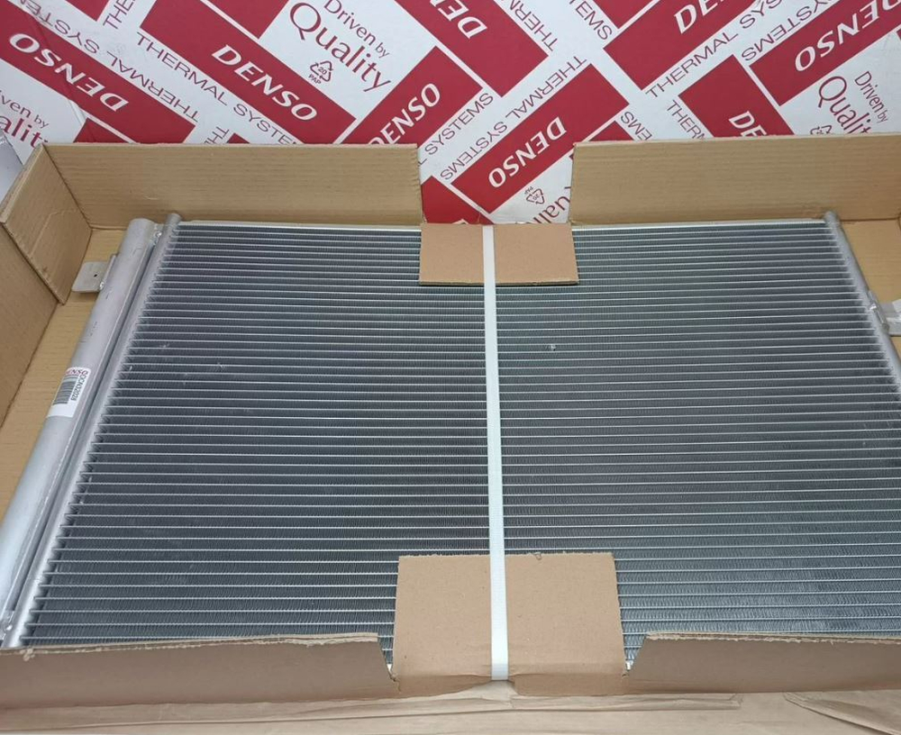 Радиатор кондиционера Denso DCN32028