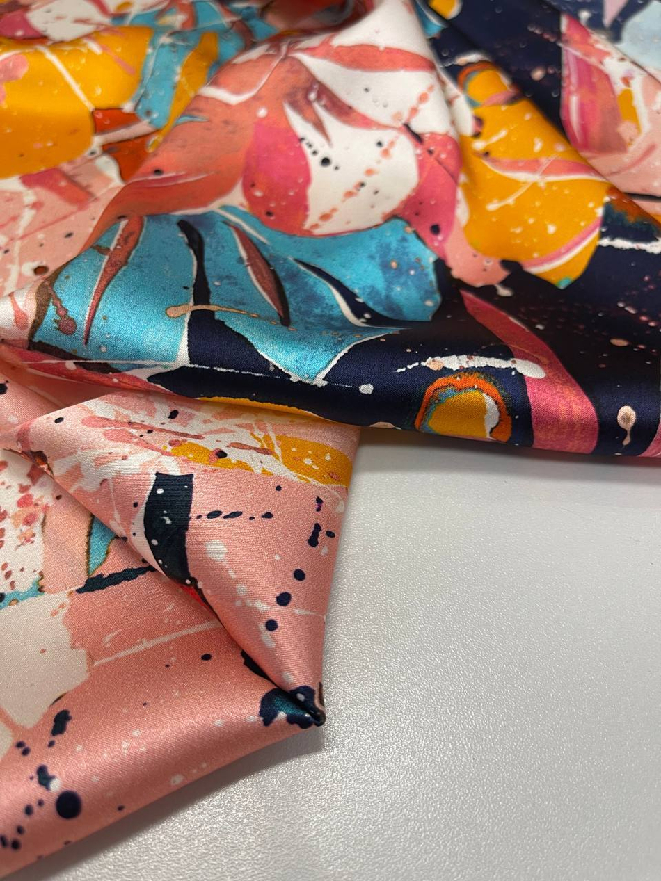 Плательно-блузочный принтованный шелк с эластаном (Alta Moda, 97%шелк/3%эластан, Крупный растительный принт в розово-коралловой гамме с голубыми акцентами и светлыми брызгами, 133)