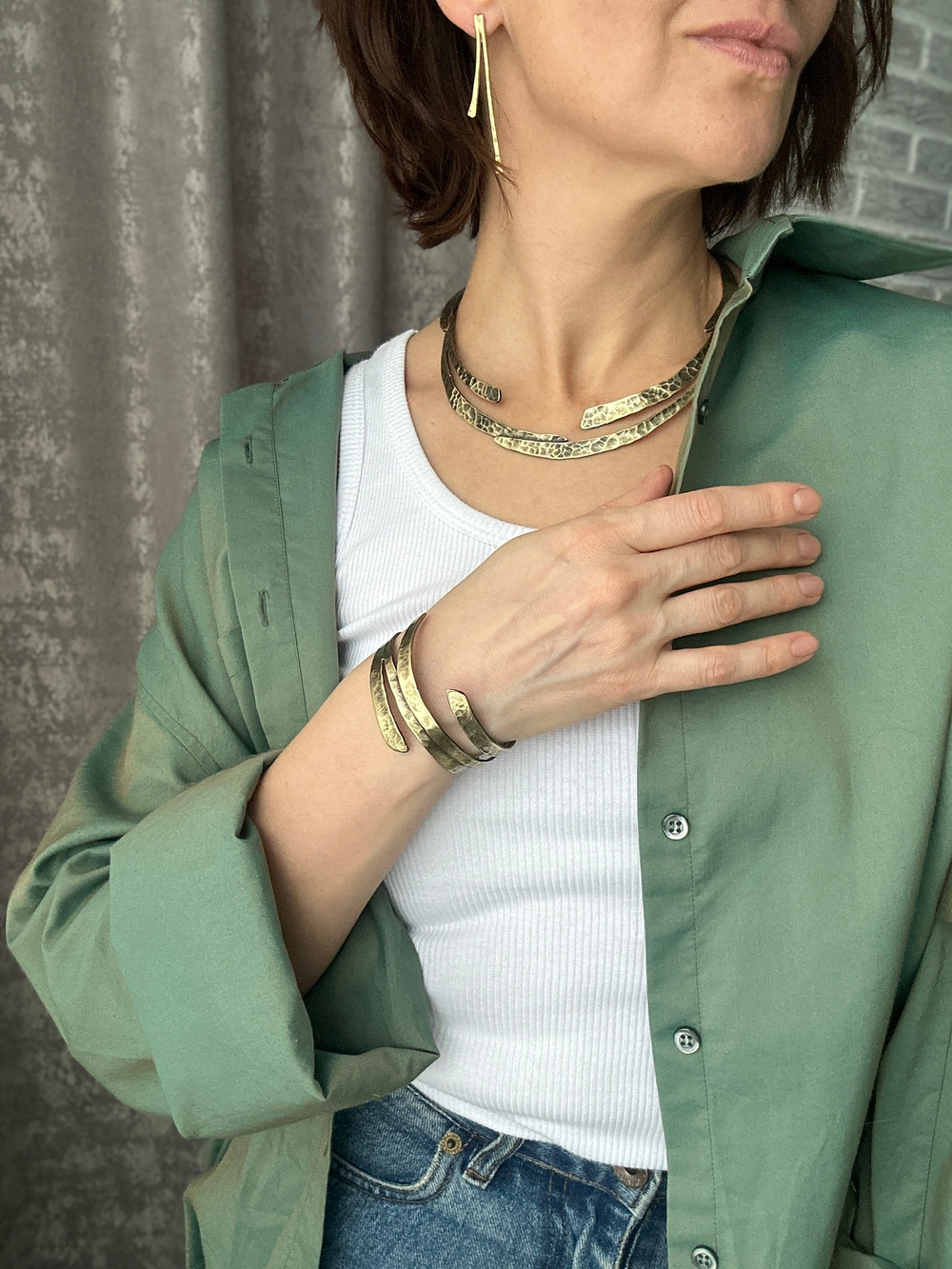 Колье тонкие линии, бронза