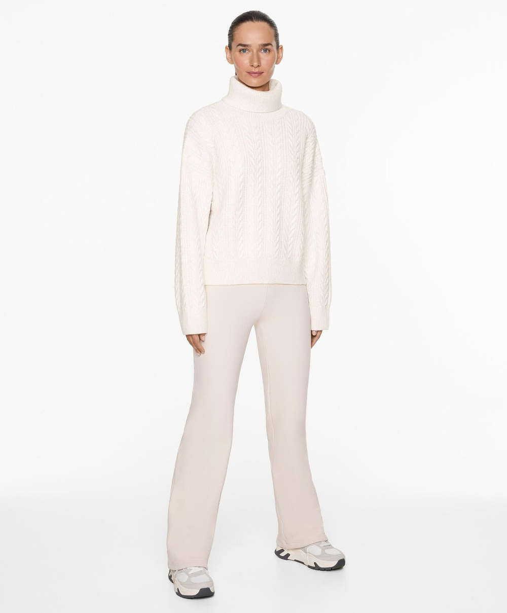 Oysho Вязаный свитер с высоким воротником, светлый экрю