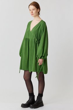 Платье на запах с широкими рукавами длины мини из зеленой вискозы с шёлком