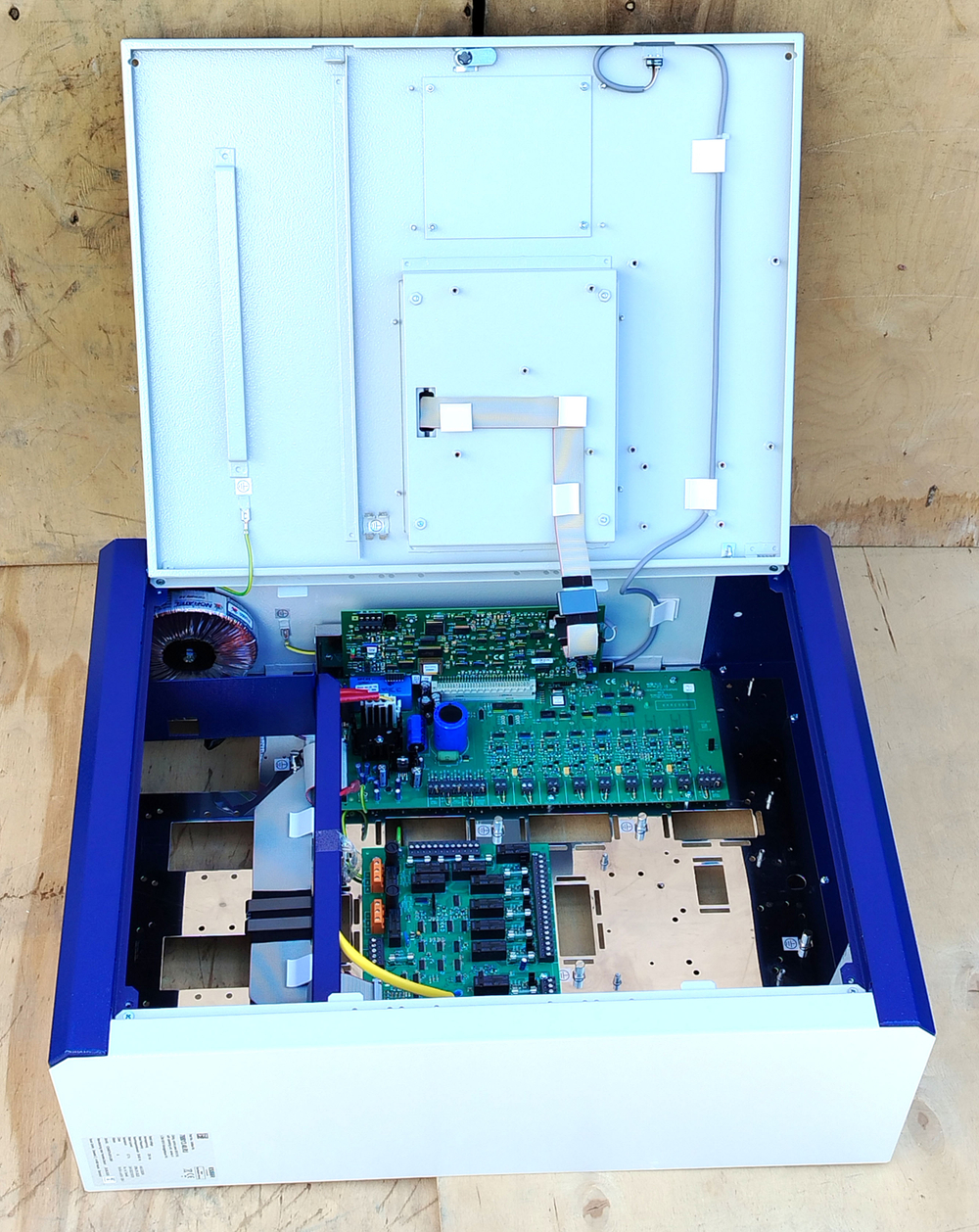 Панель управления пожаротушением Honeywell ESSER 8010 788013.40.RU