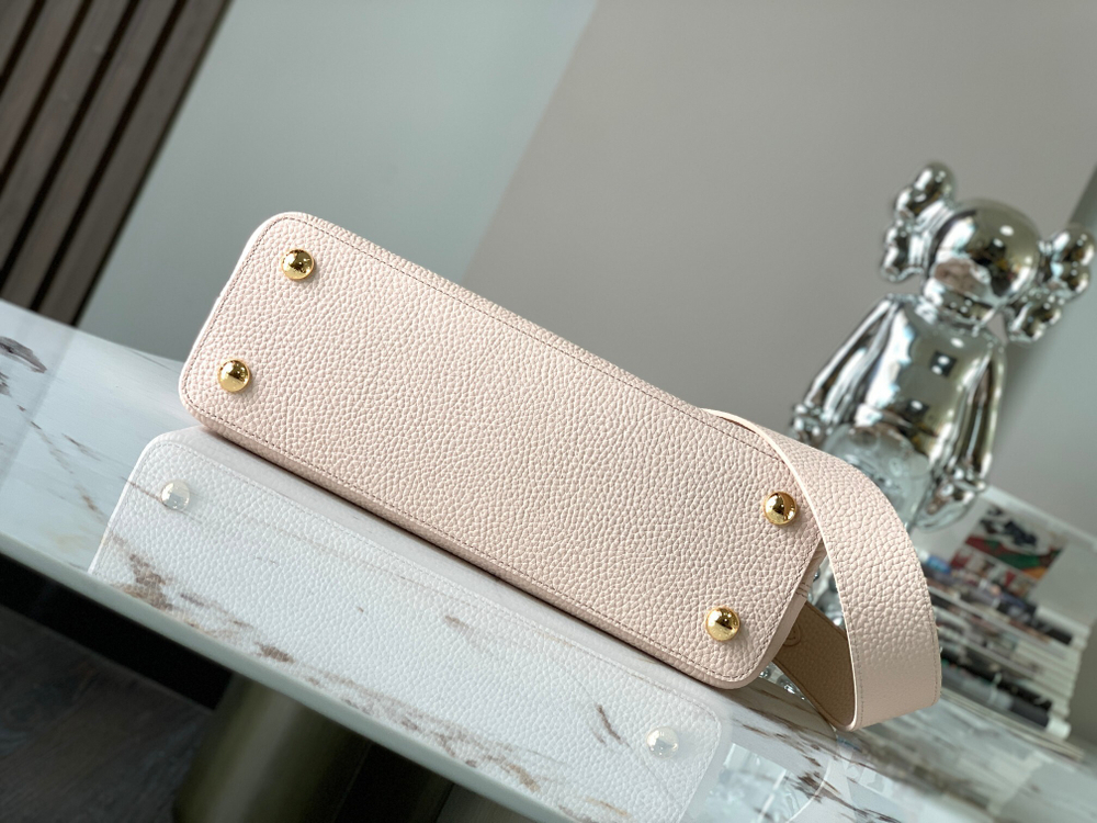 Louis Vuitton Capucines MM