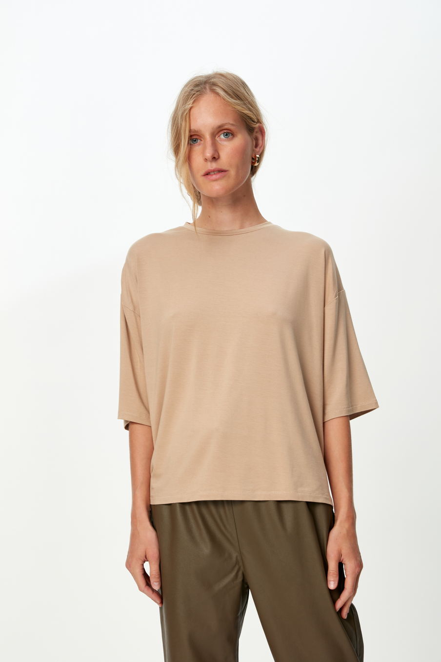 Свободная футболка из вискозы