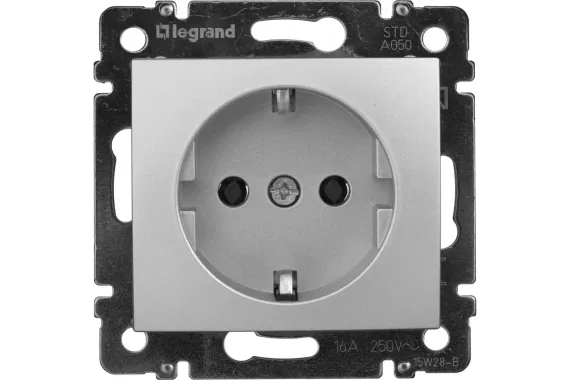 Розетка Legrand Valena с заземлением алюминий 20832