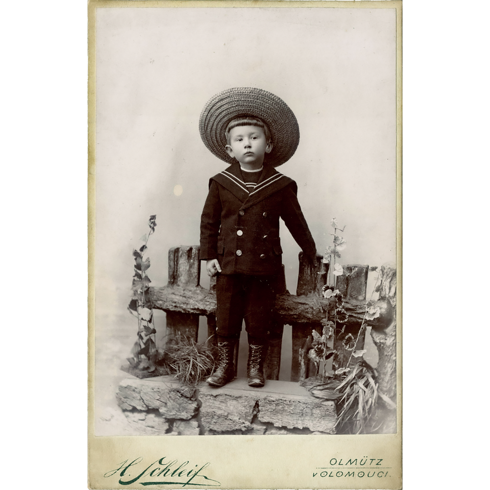 Серия студийных фотопортретов. Австро-Венгерская Империя. Конец XIX – начало XX века.