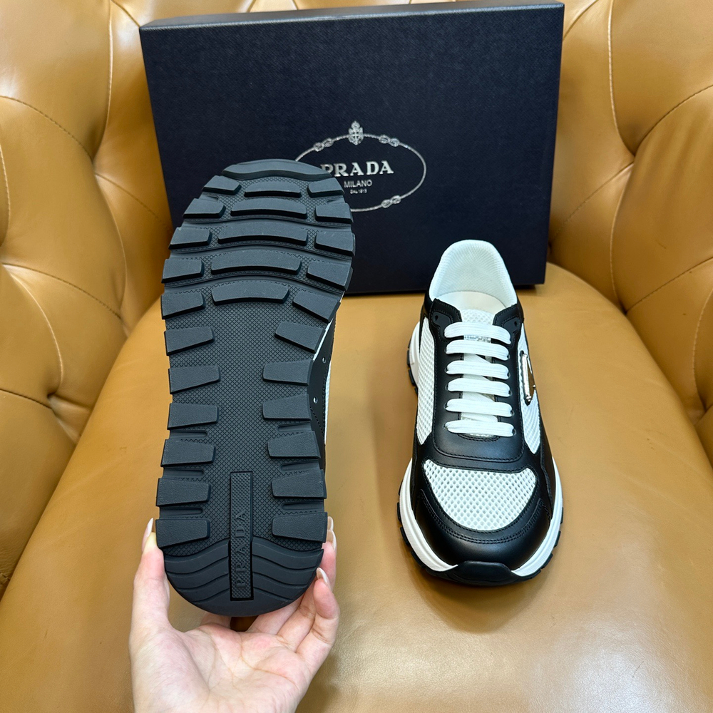 Классические сетчатые кроссовки