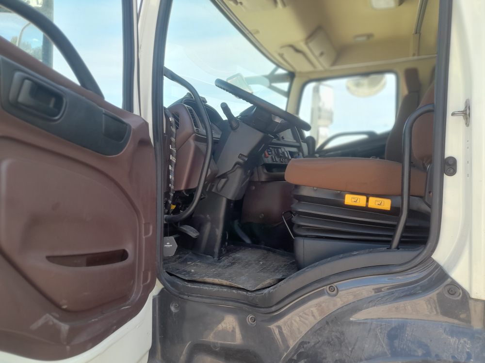 Hino 700 4x2 Изотермический/рефрижератор CLW6041XLCC (Рефрижератор, Дизельный, 7,7 л, 271 л.с., МТ)