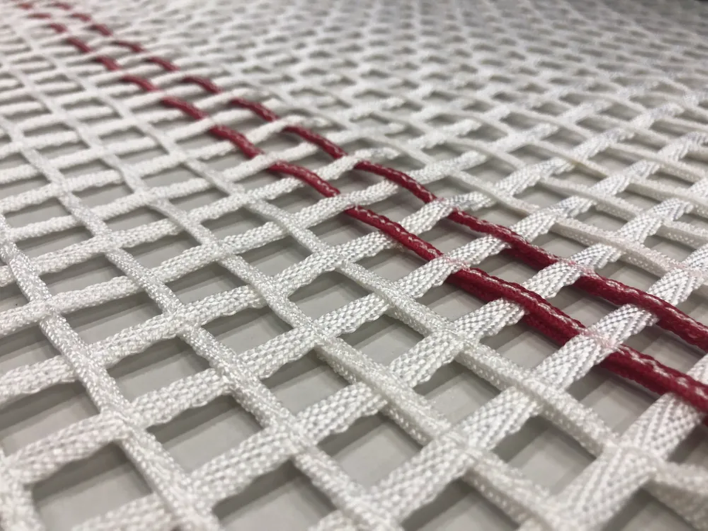 Усиленная профессиональная плетёная батутная сетка из волокон полиэфира.