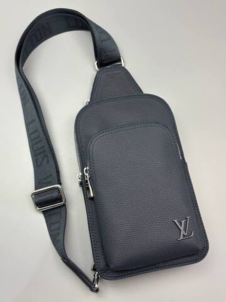 Сумка- слинг Louis Vuitton