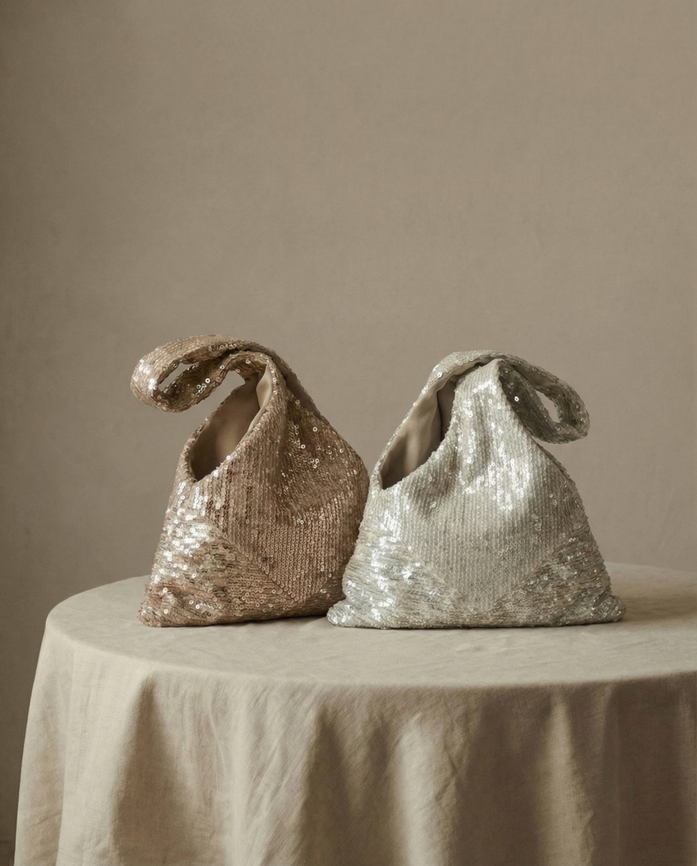 Свадебный клатч золотого цвета с пайетками