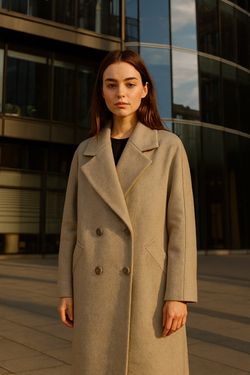 Sophie — элегантное женское пальто в светло-бежевом оттенке