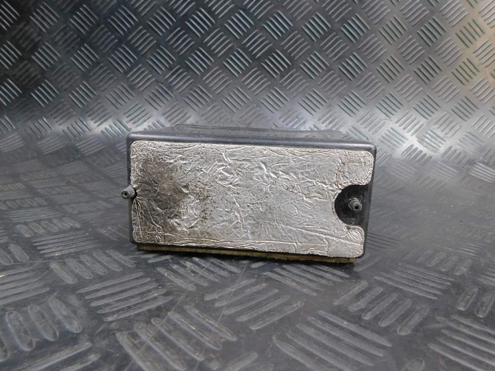 Пластик АКБ Yamaha TDM850 RN03J 2001