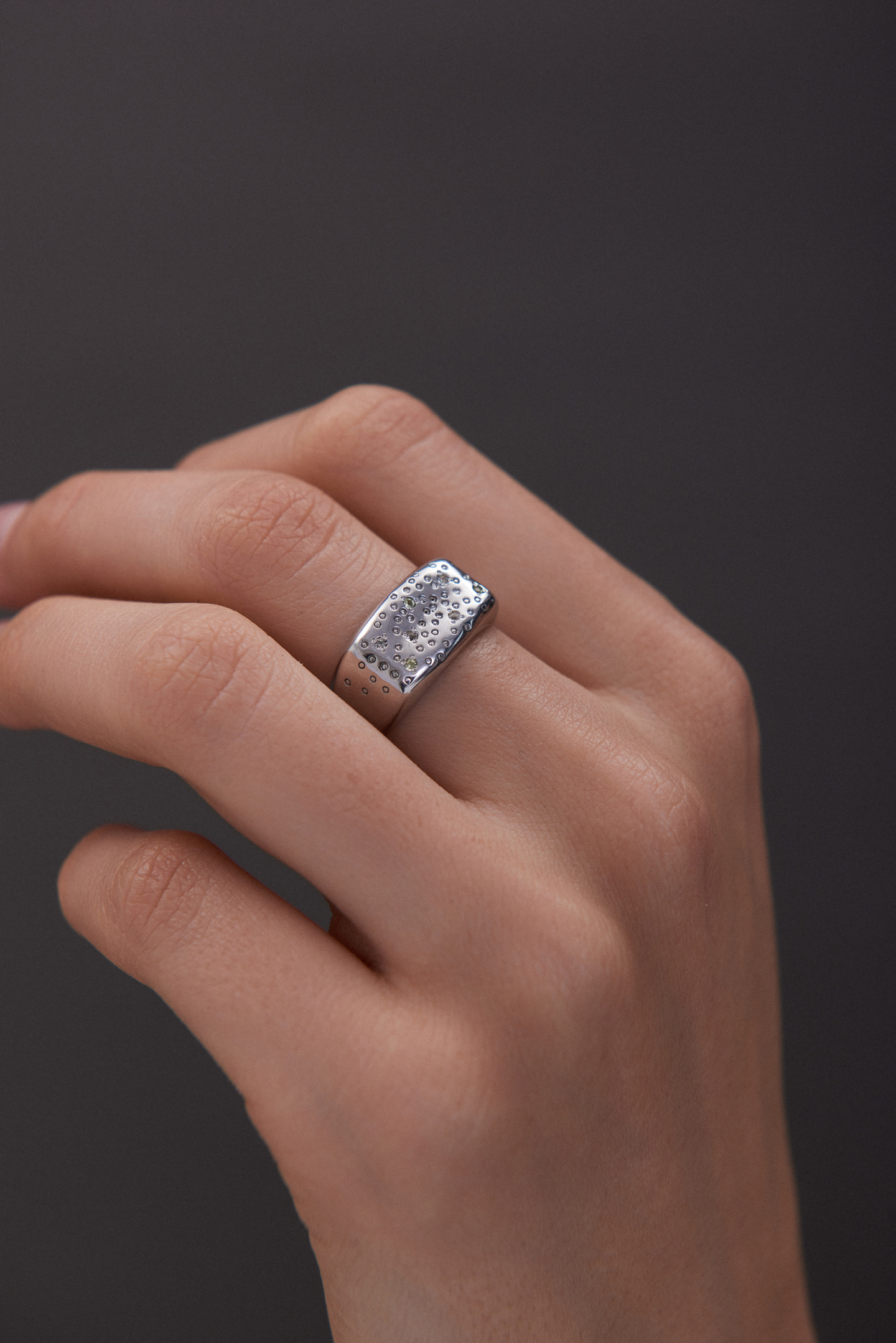 Кольцо 7 Crystals с топазом и хризолитом