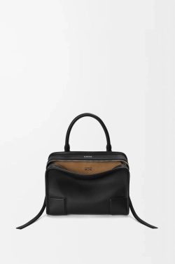 Loewe Маленькая сумка Amazona 180 из мягкой телячьей кожи, черный