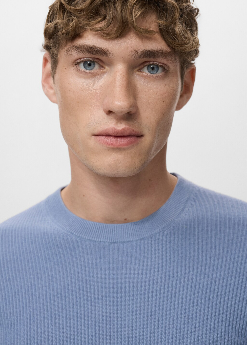 Хлопковый джемпер из тонкого трикотажа в рубчик