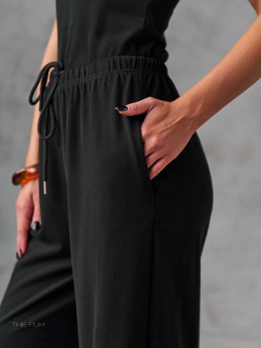 Трикотажный костюм-тройка черного цвета