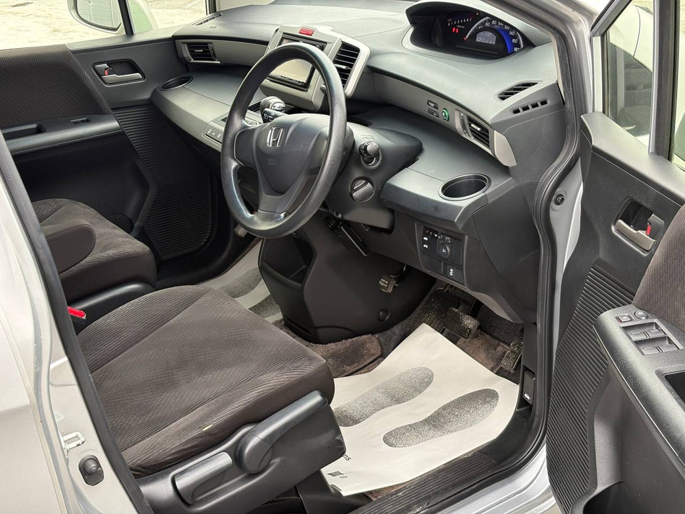 HONDA Freed, 2012 год выпуска, АКПП, 6 мест
