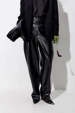 Брюки Baggy из экокожи черного цвета