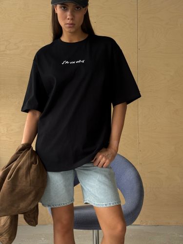 Черная футболка с принтом